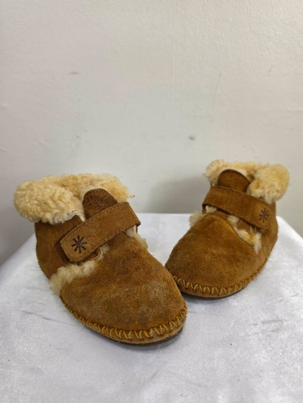 L.L. Bean Kids Chestnut Brown SuedeShearling Slipper Boots